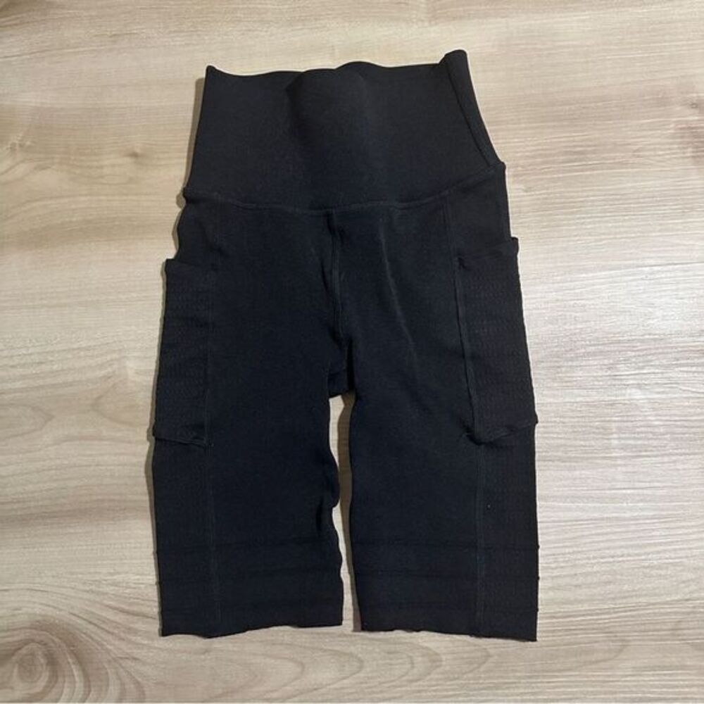 Fabletics High-Waisted SculptKnit Black Pocket Short Size XS High Rise - Picture 10 of 11